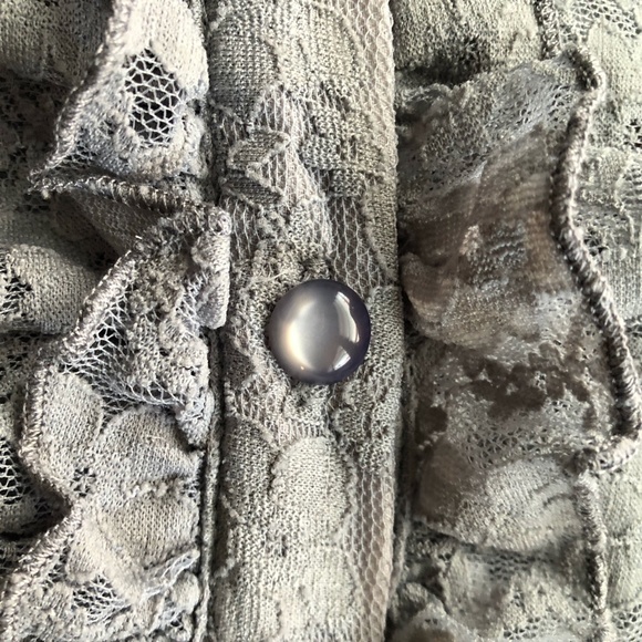 Sheer floral lace blouse top grey cap flutter sleeves ruffles Avocado 12 NWT - Picture 7 of 7